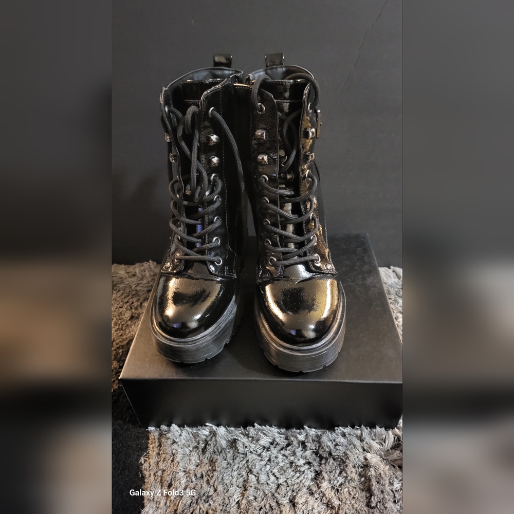 GBG Los Angeles Women's Lace Up Boots Mid Calf BlacK Patent Leather Sz 8